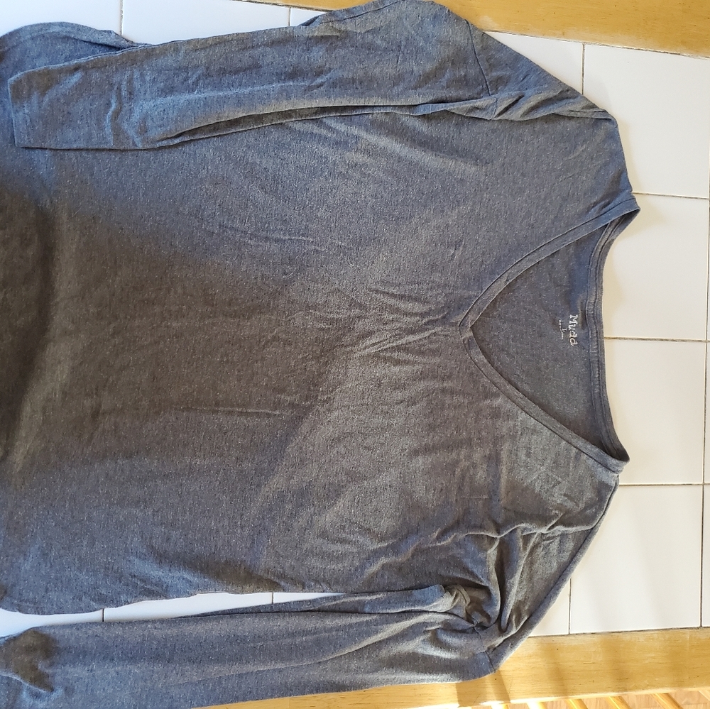 Long sleeve vneck tee